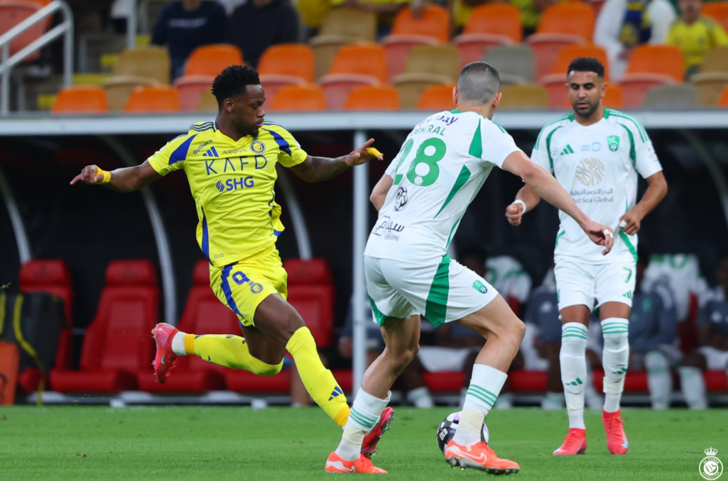 伯顿阿尔比恩豪取胜利，提升排名