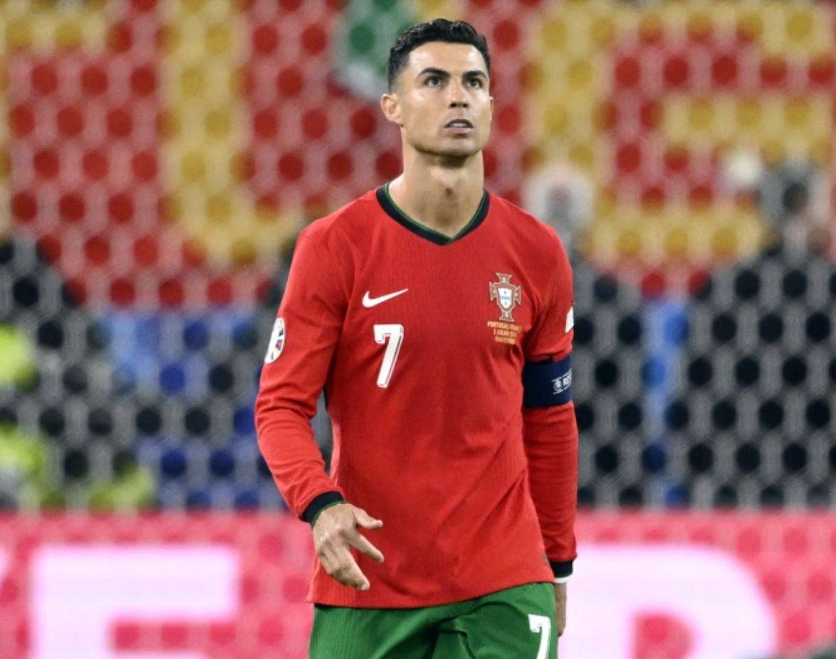 C罗迎来十二赛季高光表现，日本队球迷沸腾！的简单介绍